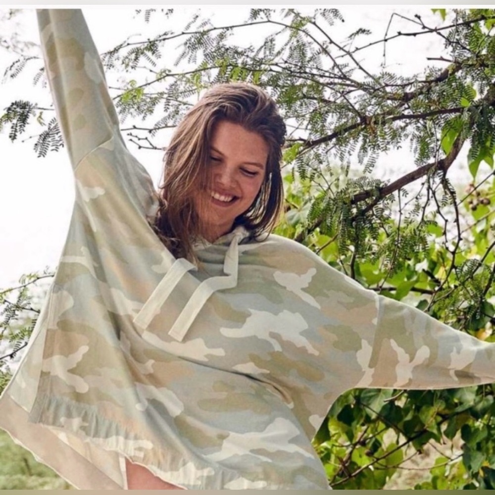 Aerie Oversized Fit Lightweight Sunwashed Desert Camo Hoodie Sweatshirt